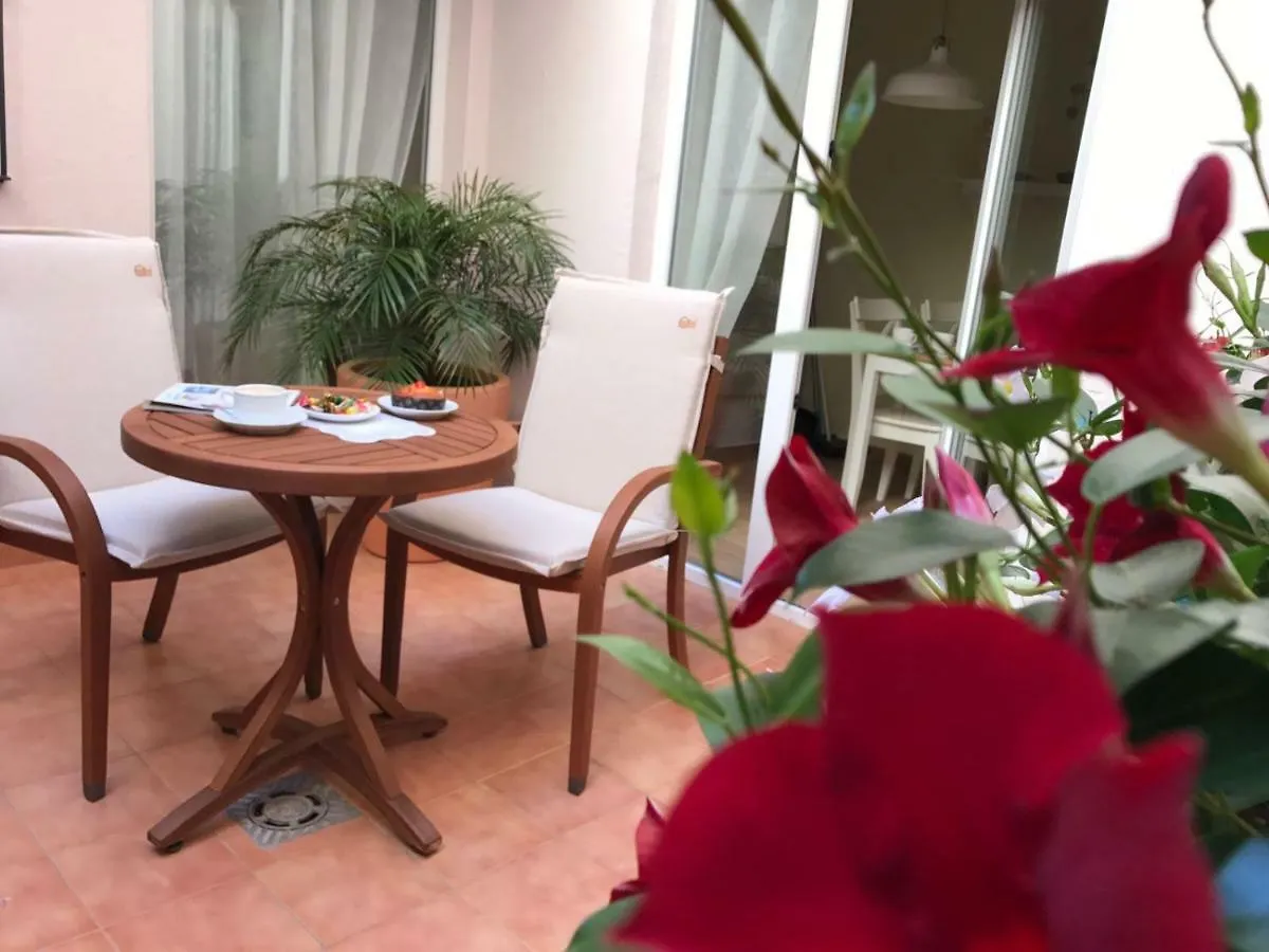 La Vela Blanca Apartment Roses
